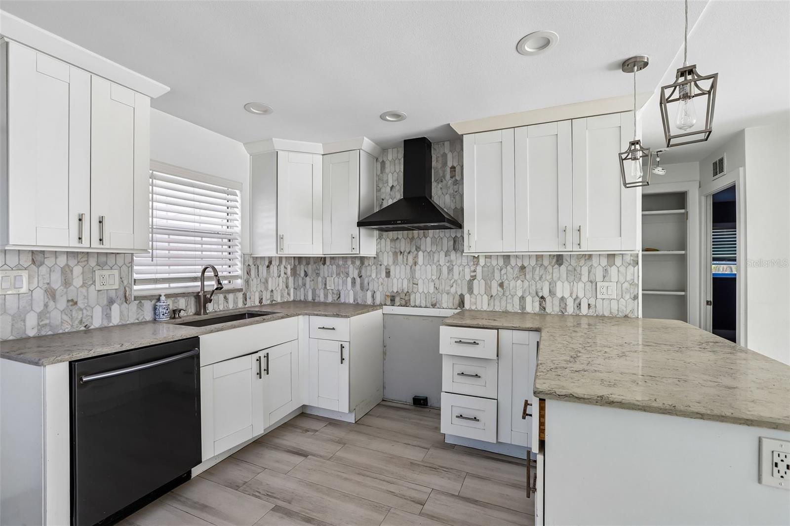 1524 CONNECTICUT AVE NE, ST PETERSBURG, FL, 33703