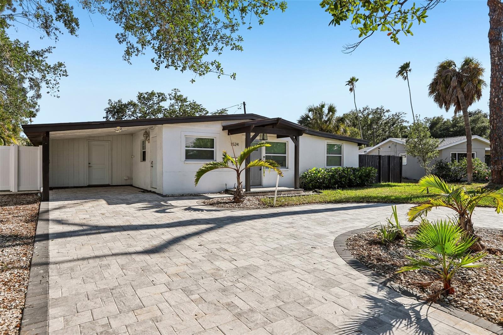 1524 CONNECTICUT AVE NE, ST PETERSBURG, FL, 33703