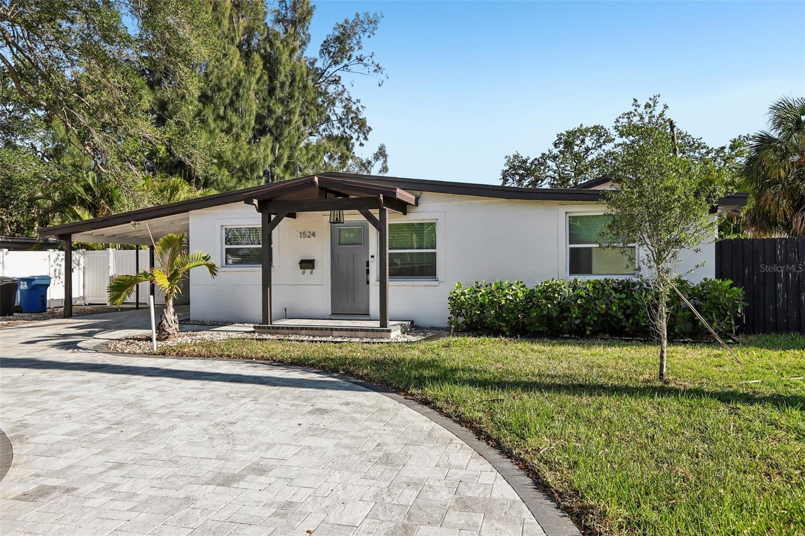 1524 CONNECTICUT AVE NE, ST PETERSBURG, FL, 33703