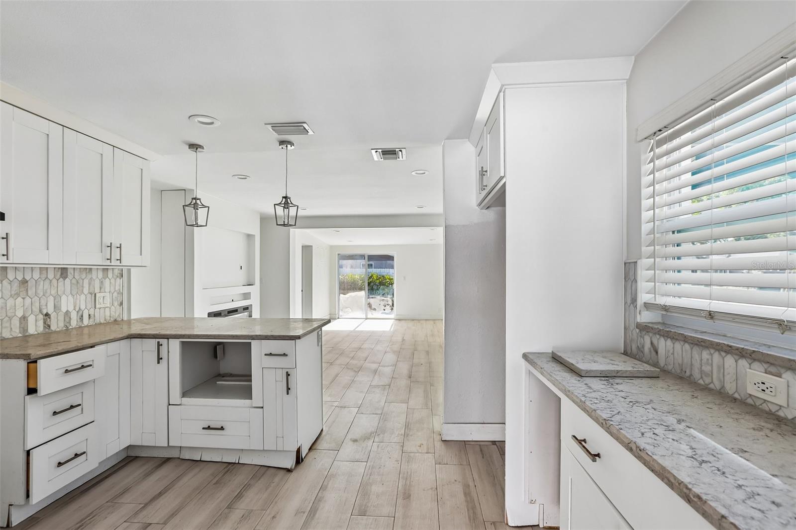 1524 CONNECTICUT AVE NE, ST PETERSBURG, FL, 33703