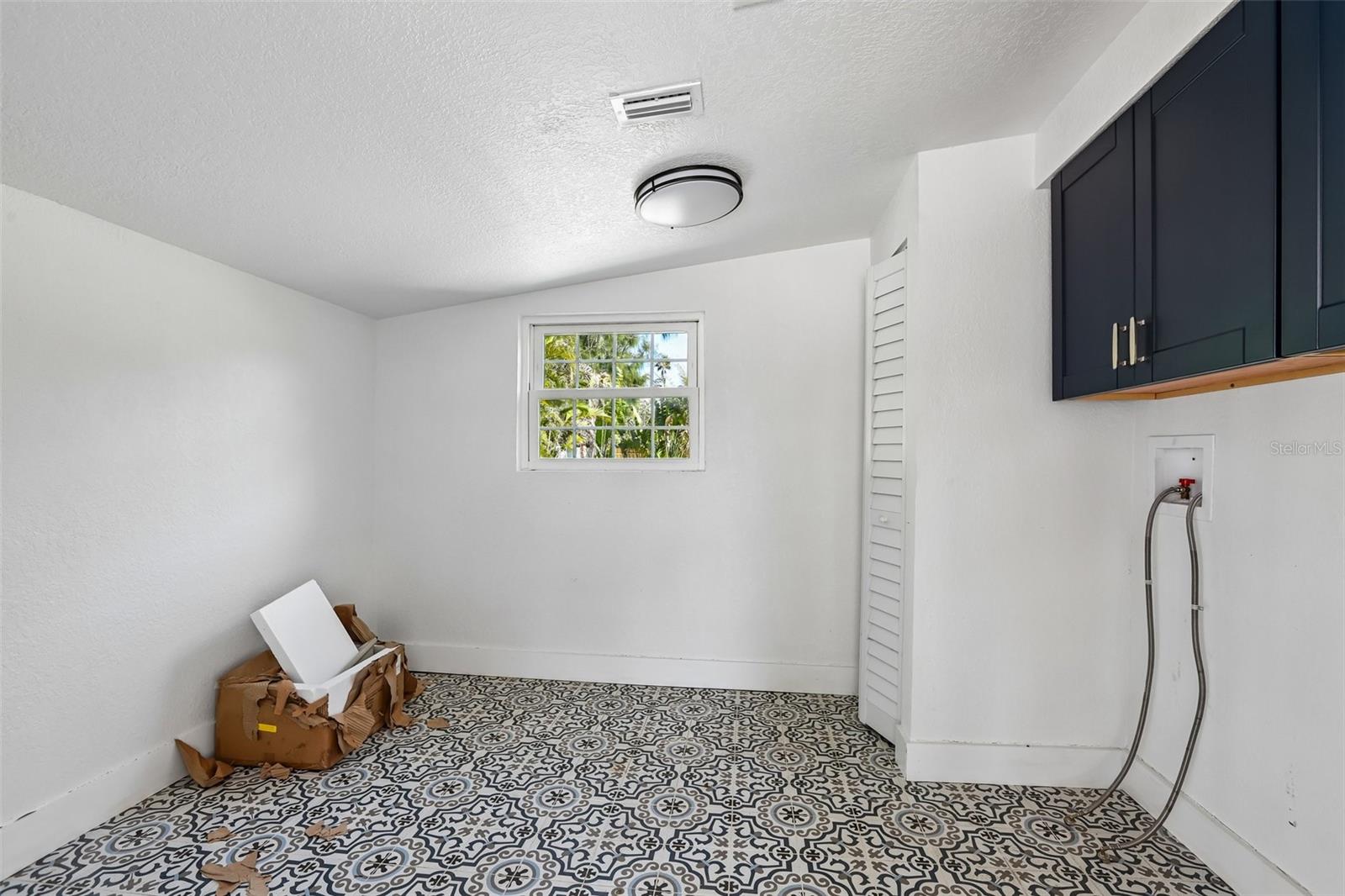 1524 CONNECTICUT AVE NE, ST PETERSBURG, FL, 33703