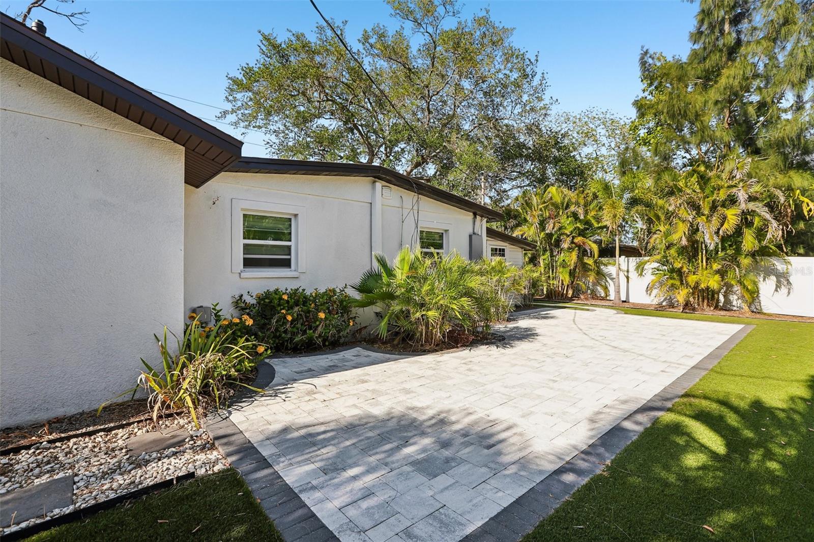 1524 CONNECTICUT AVE NE, ST PETERSBURG, FL, 33703