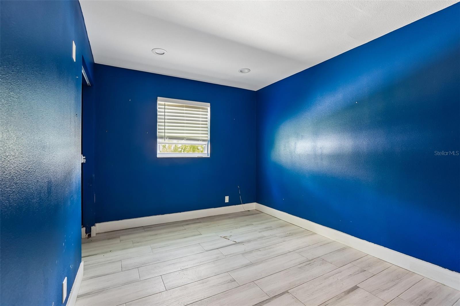 1524 CONNECTICUT AVE NE, ST PETERSBURG, FL, 33703