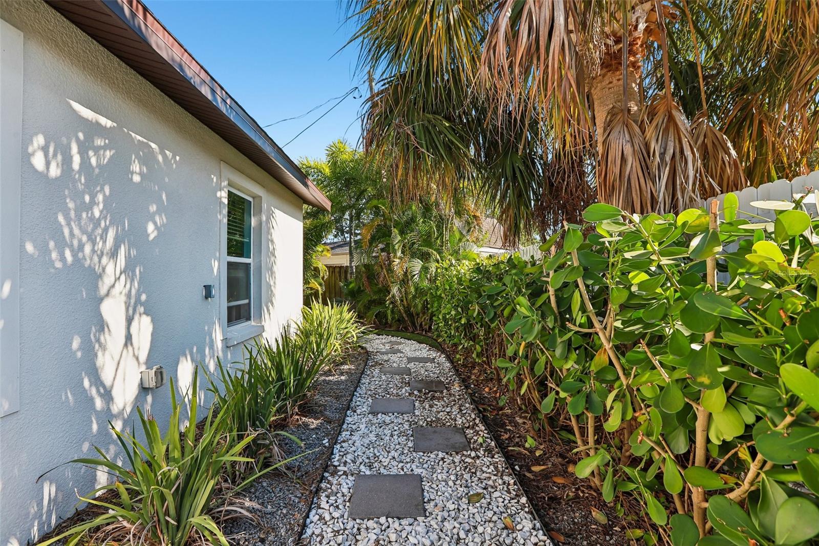 1524 CONNECTICUT AVE NE, ST PETERSBURG, FL, 33703