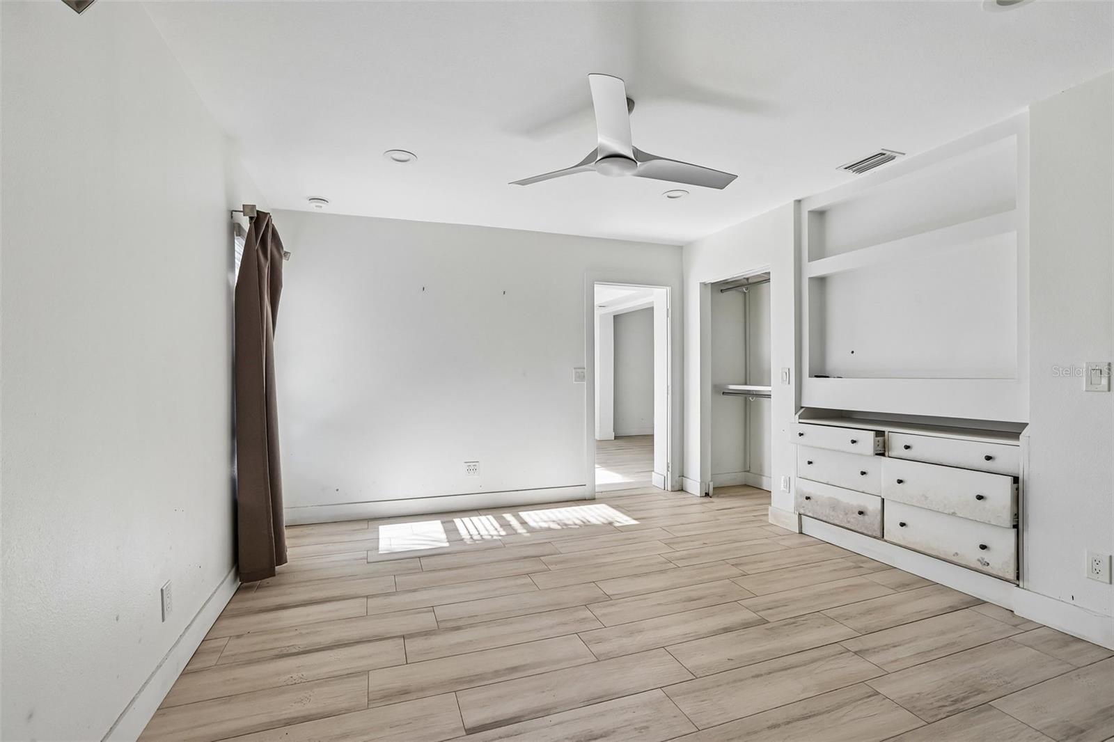 1524 CONNECTICUT AVE NE, ST PETERSBURG, FL, 33703