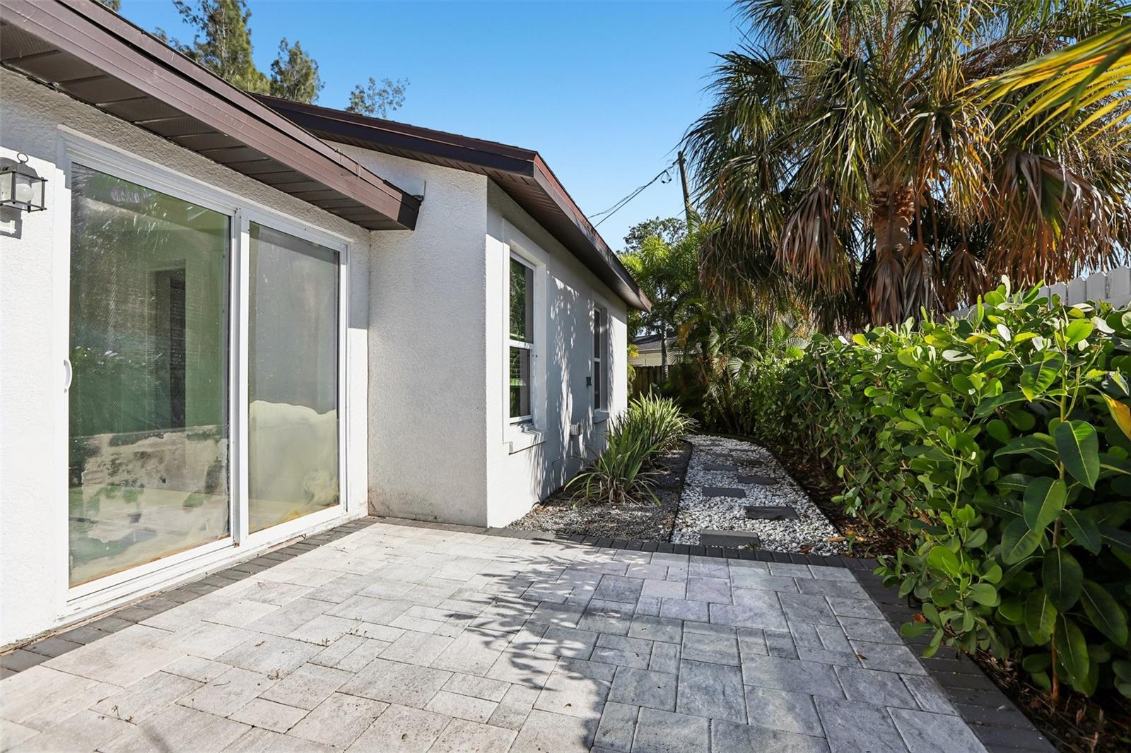 1524 CONNECTICUT AVE NE, ST PETERSBURG, FL, 33703