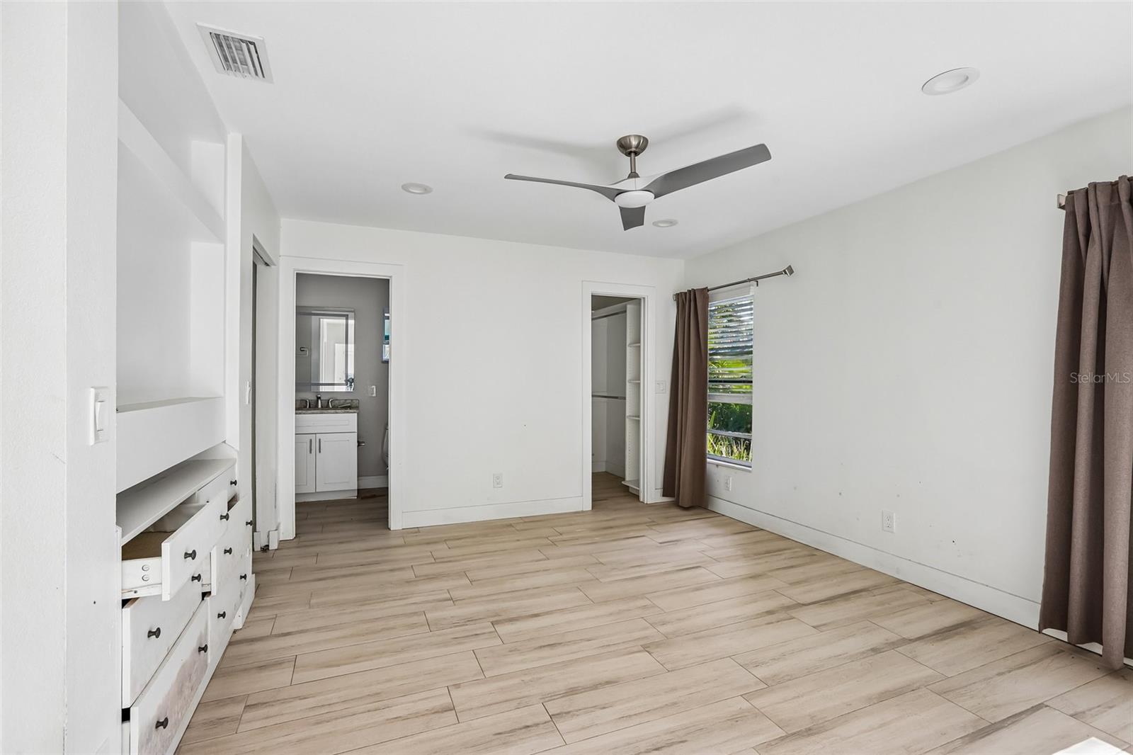 1524 CONNECTICUT AVE NE, ST PETERSBURG, FL, 33703