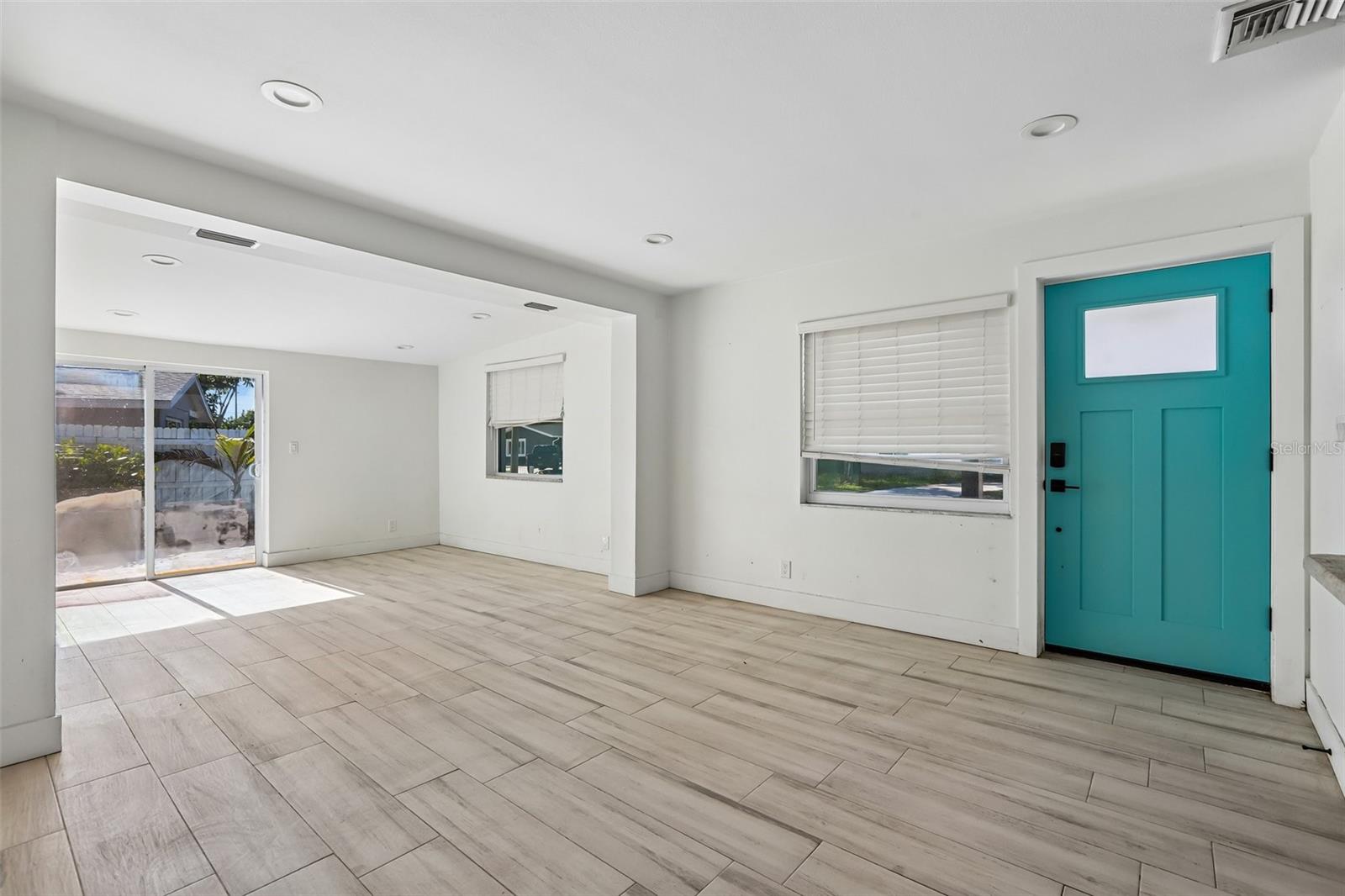 1524 CONNECTICUT AVE NE, ST PETERSBURG, FL, 33703