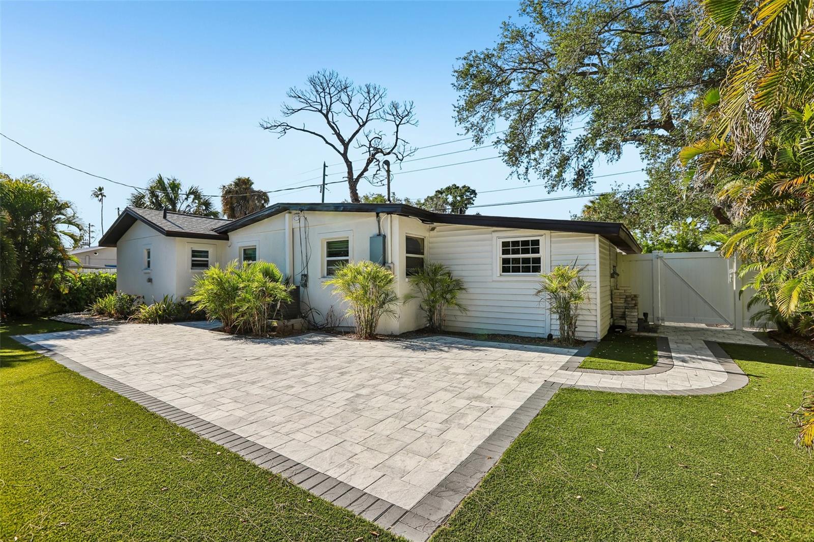 1524 CONNECTICUT AVE NE, ST PETERSBURG, FL, 33703