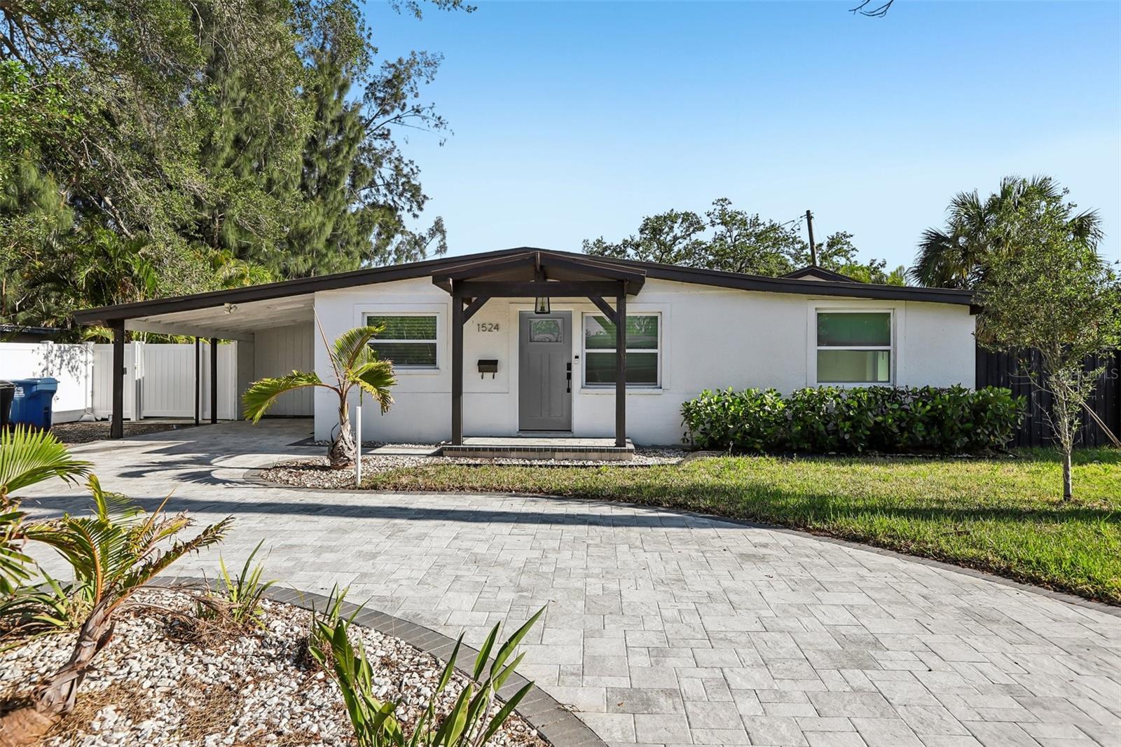 1524 CONNECTICUT AVE NE, ST PETERSBURG, FL, 33703