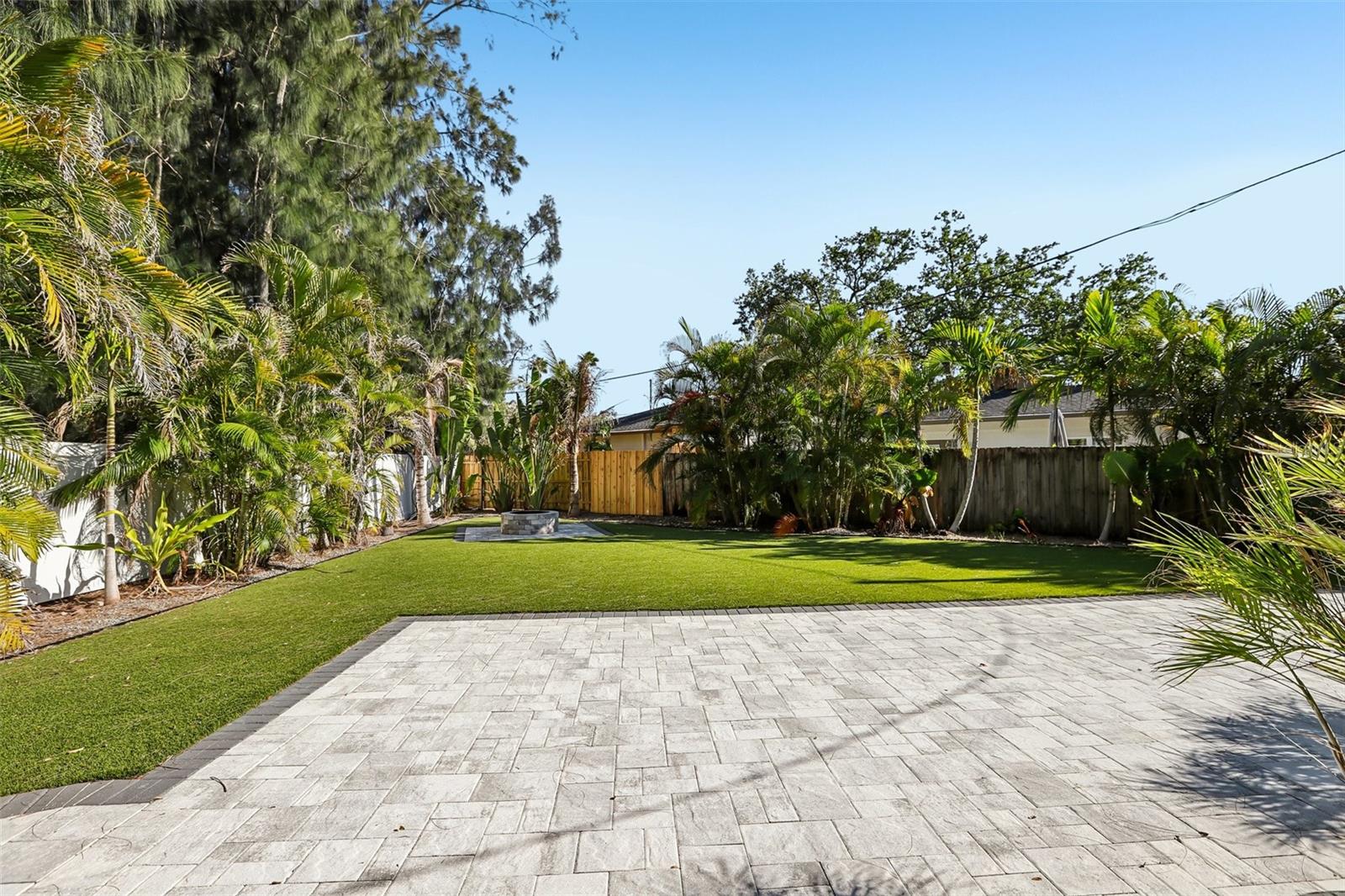 1524 CONNECTICUT AVE NE, ST PETERSBURG, FL, 33703