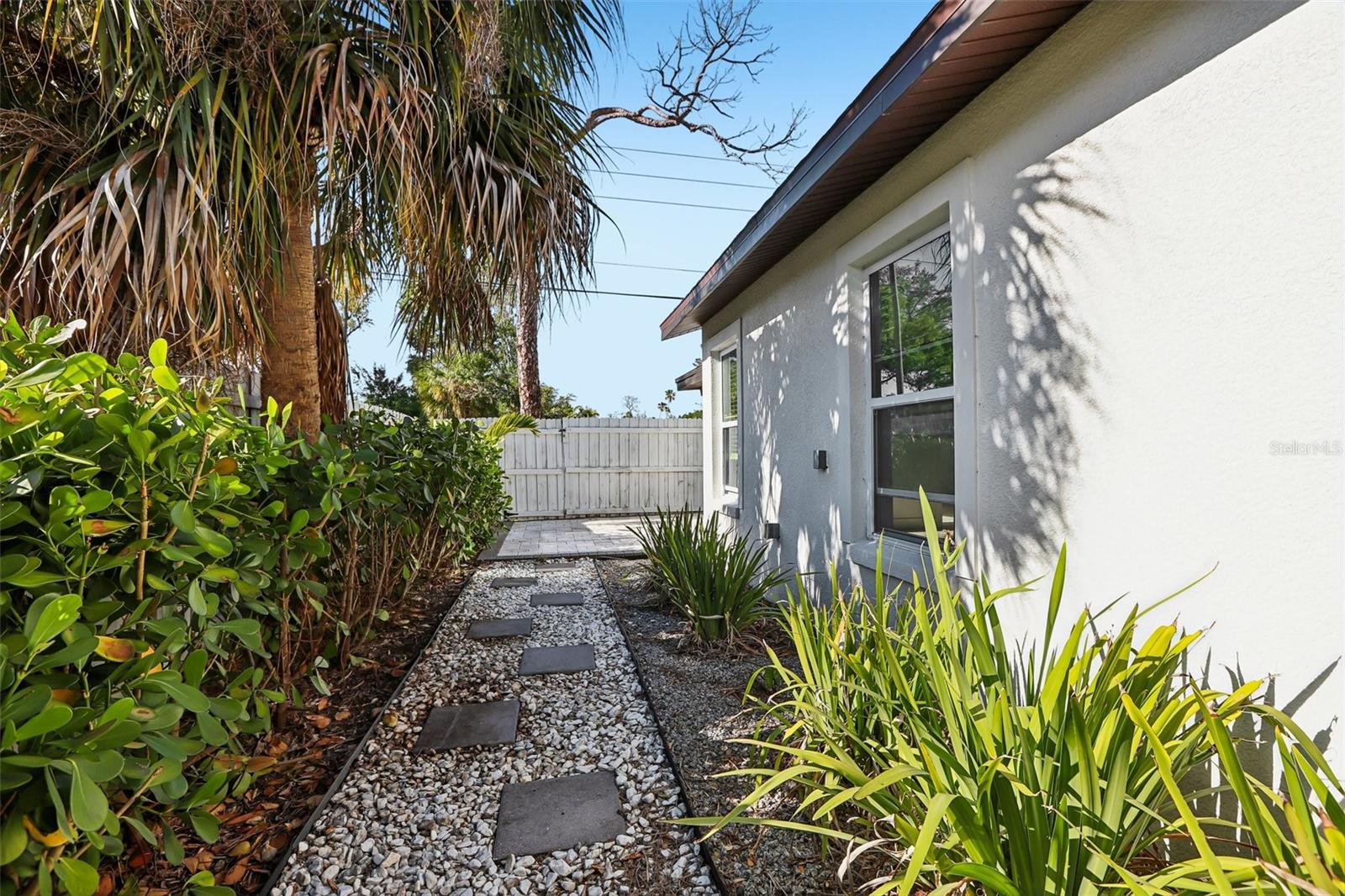 1524 CONNECTICUT AVE NE, ST PETERSBURG, FL, 33703