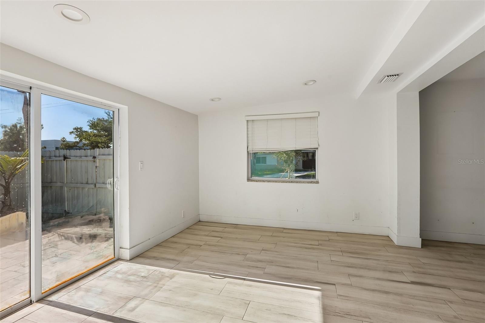 1524 CONNECTICUT AVE NE, ST PETERSBURG, FL, 33703