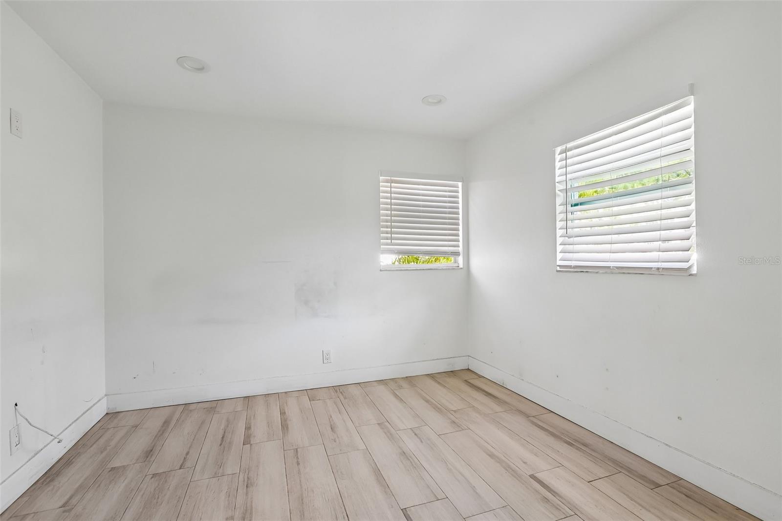 1524 CONNECTICUT AVE NE, ST PETERSBURG, FL, 33703