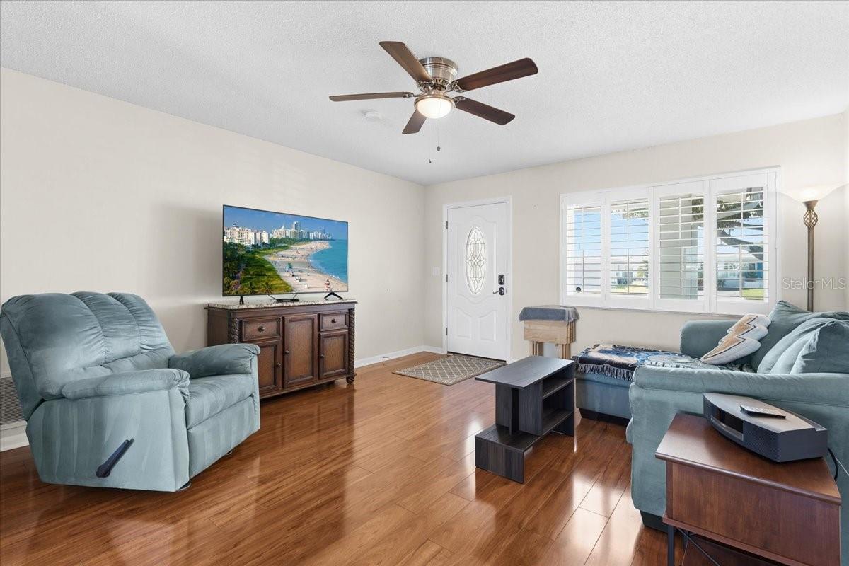 9875 MAINLANDS BLVD W, PINELLAS PARK, FL, 33782