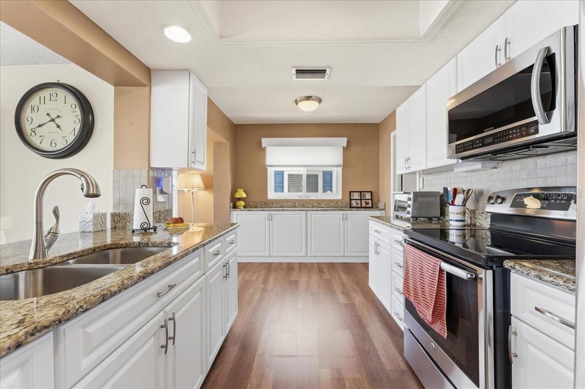 9875 MAINLANDS BLVD W, PINELLAS PARK, FL, 33782