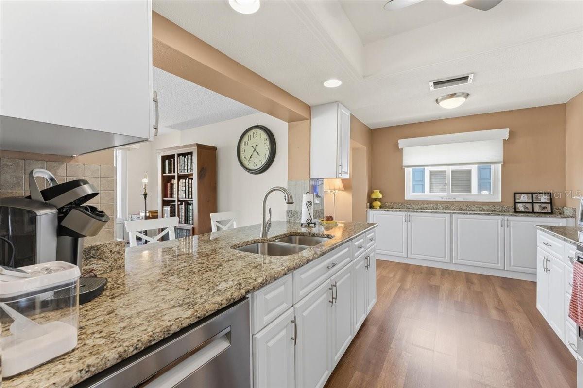 9875 MAINLANDS BLVD W, PINELLAS PARK, FL, 33782