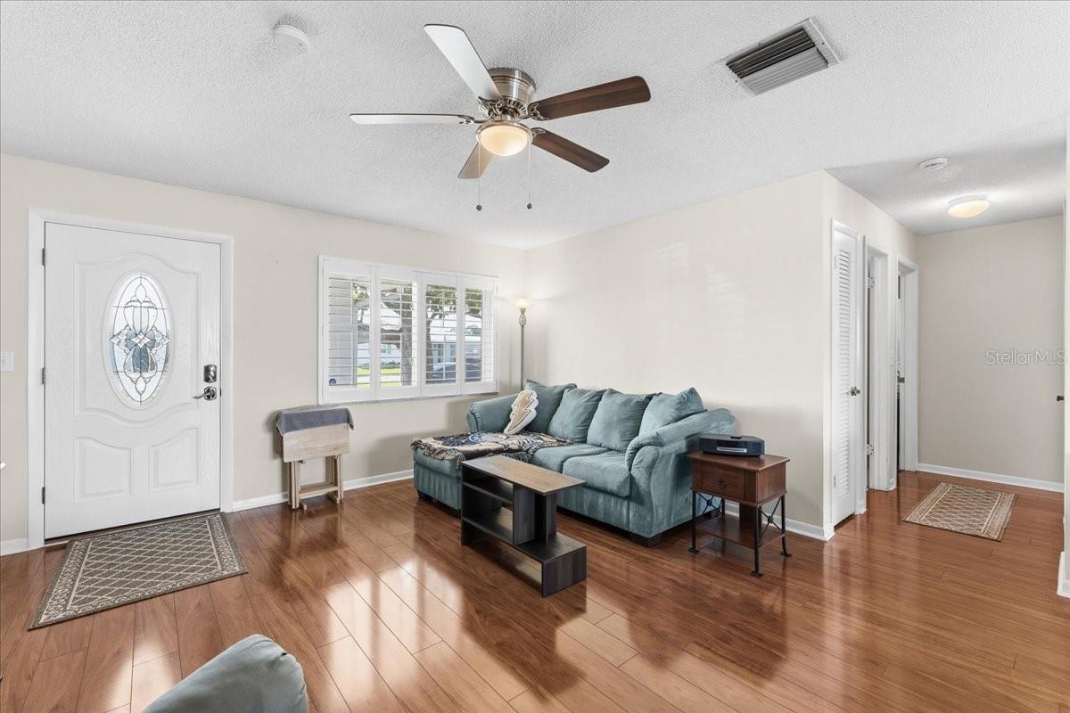 9875 MAINLANDS BLVD W, PINELLAS PARK, FL, 33782