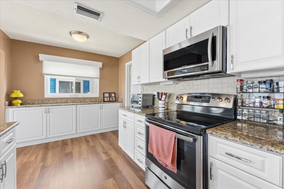 9875 MAINLANDS BLVD W, PINELLAS PARK, FL, 33782