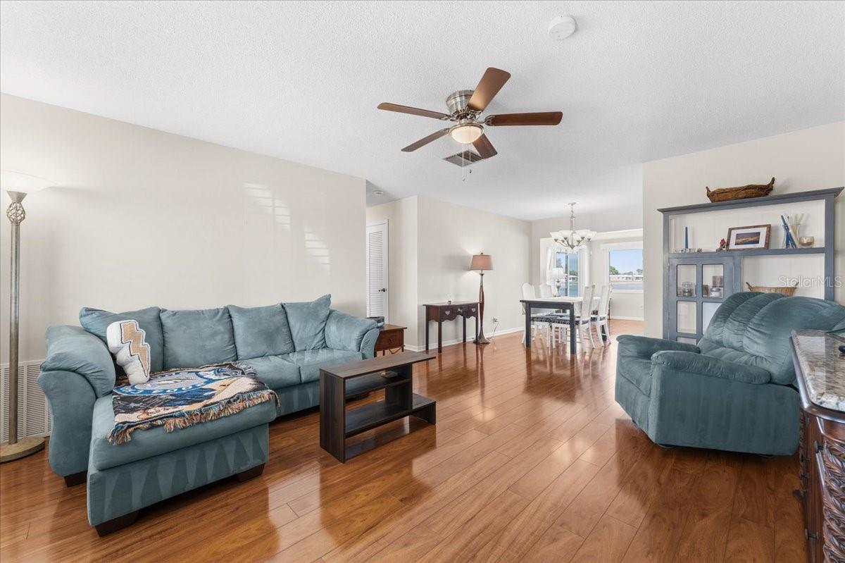 9875 MAINLANDS BLVD W, PINELLAS PARK, FL, 33782