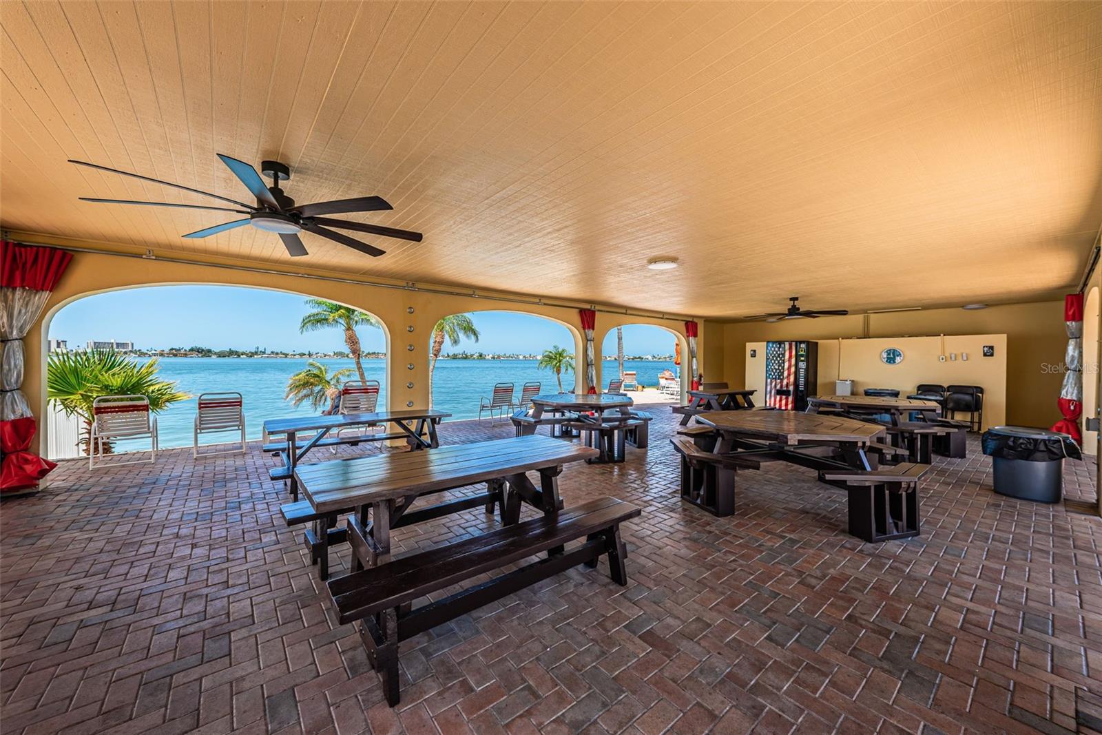 4750 COVE CIR #303, ST PETERSBURG, FL, 33708