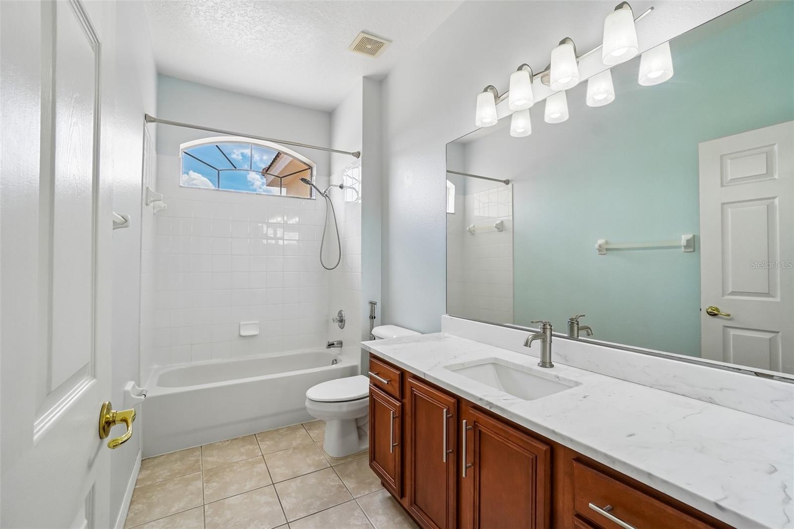 18032 MALAKAI ISLE DR, TAMPA, FL, 33647
