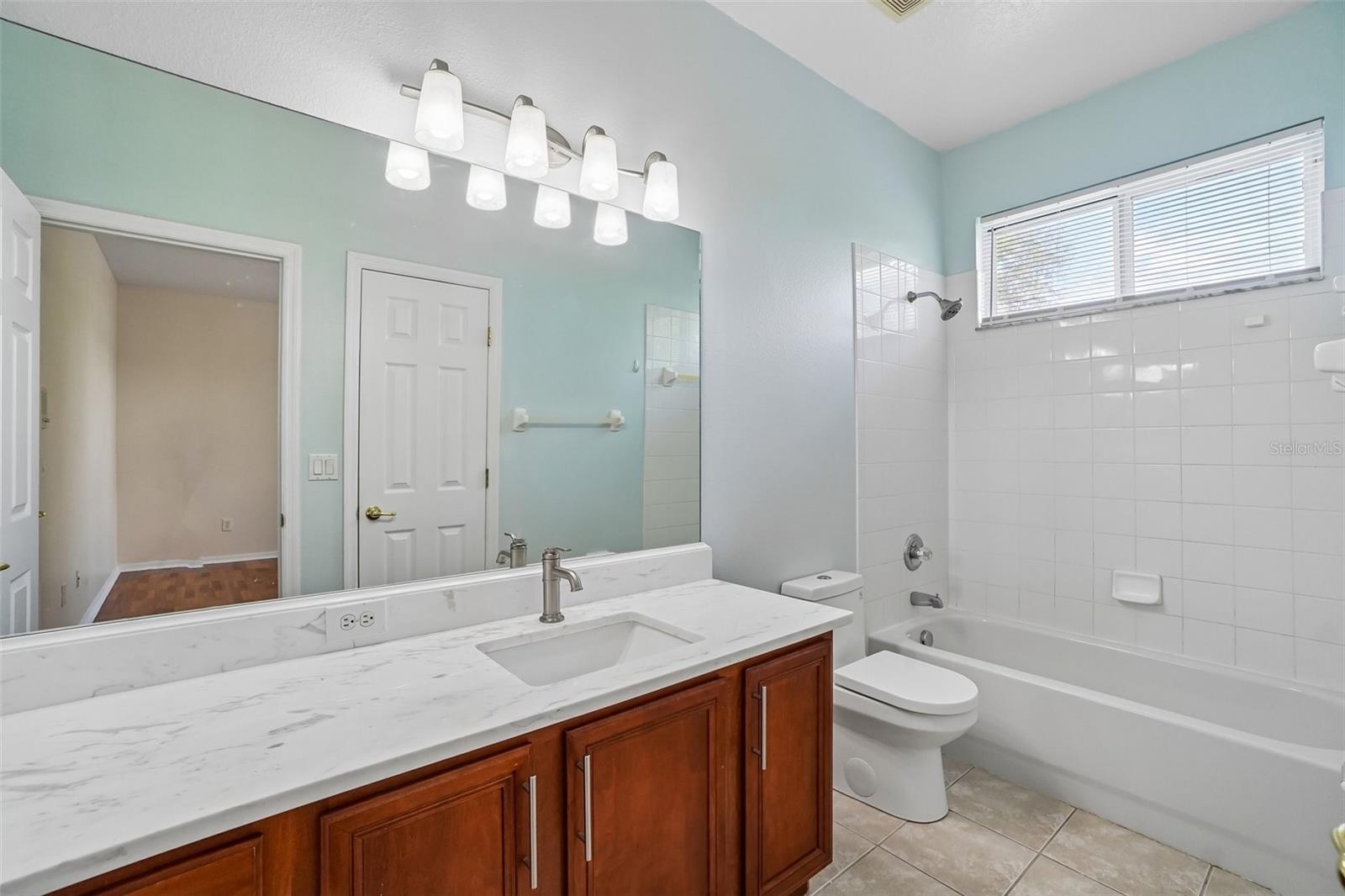 18032 MALAKAI ISLE DR, TAMPA, FL, 33647