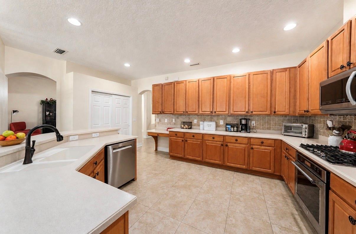 WEST MEADOWS PRCLS 21 & 22, TAMPA, FL, 33647