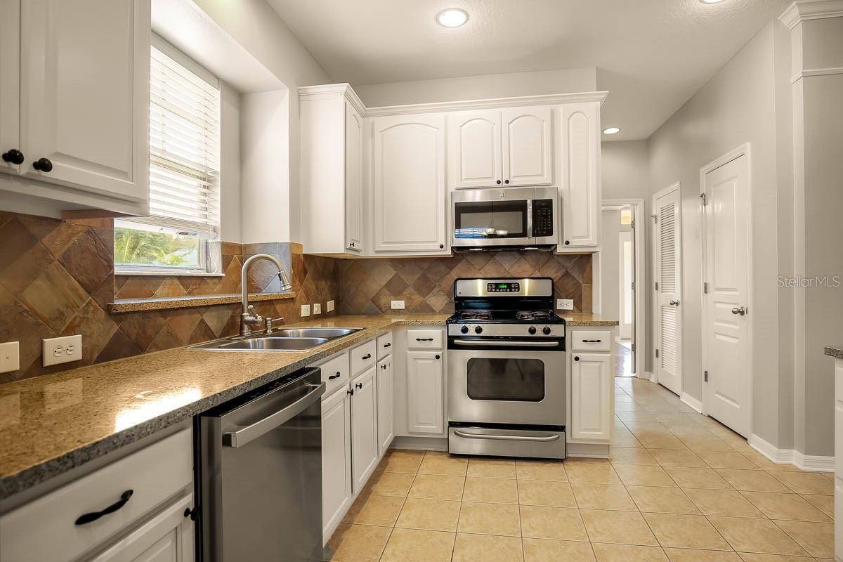 6112 PARKSET DR, LITHIA, FL, 33547