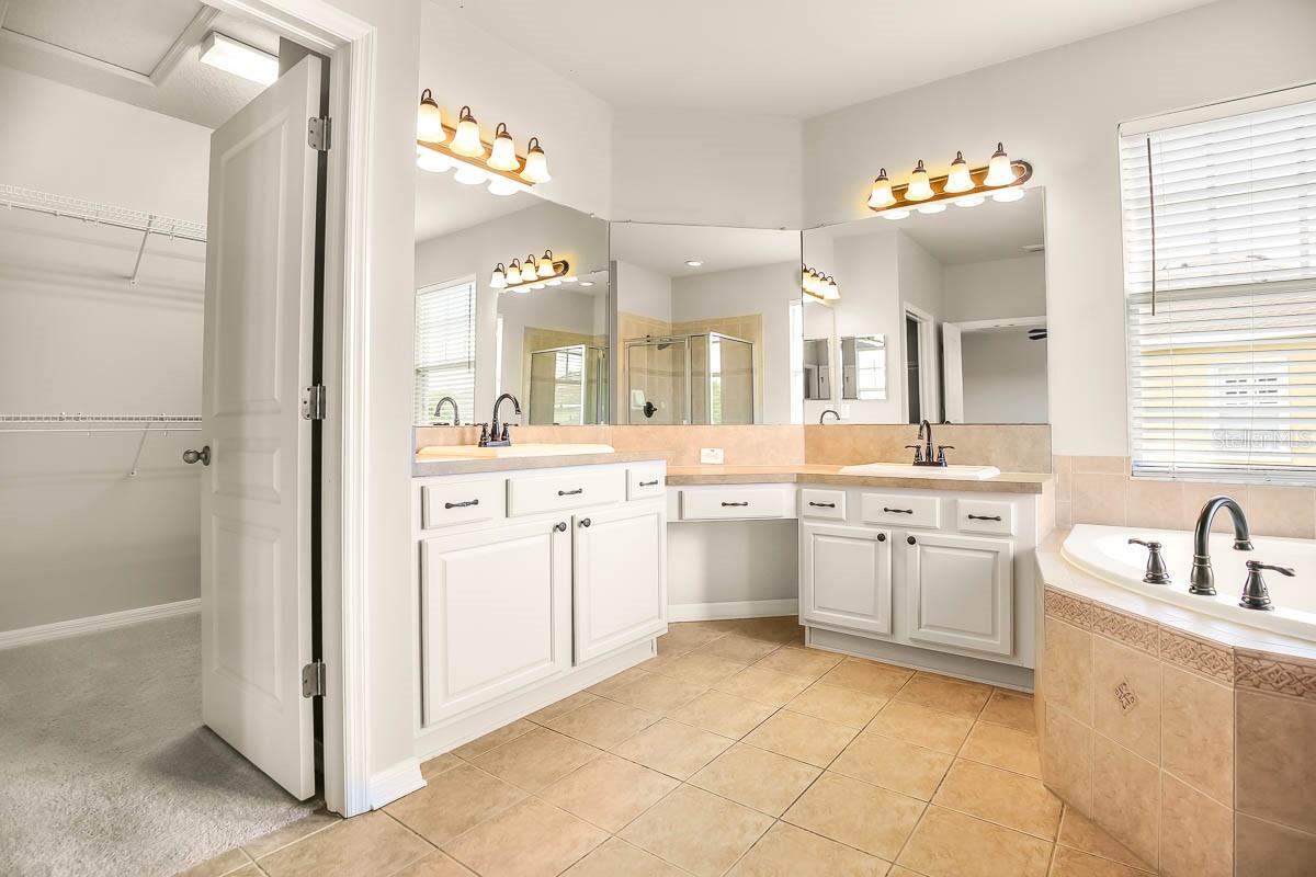 6112 PARKSET DR, LITHIA, FL, 33547