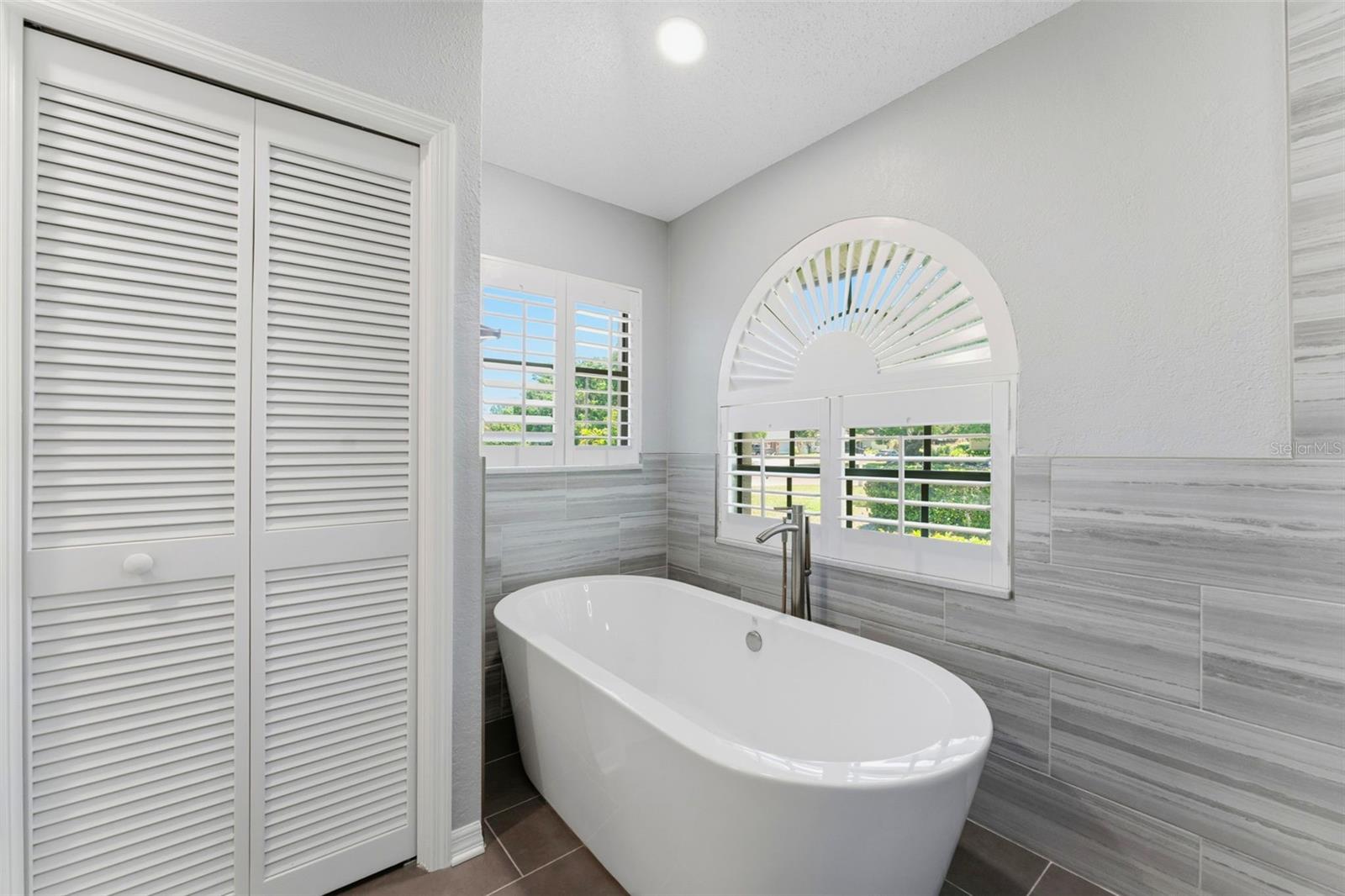 3285 TARPON WOODS BLVD, PALM HARBOR, FL, 34685
