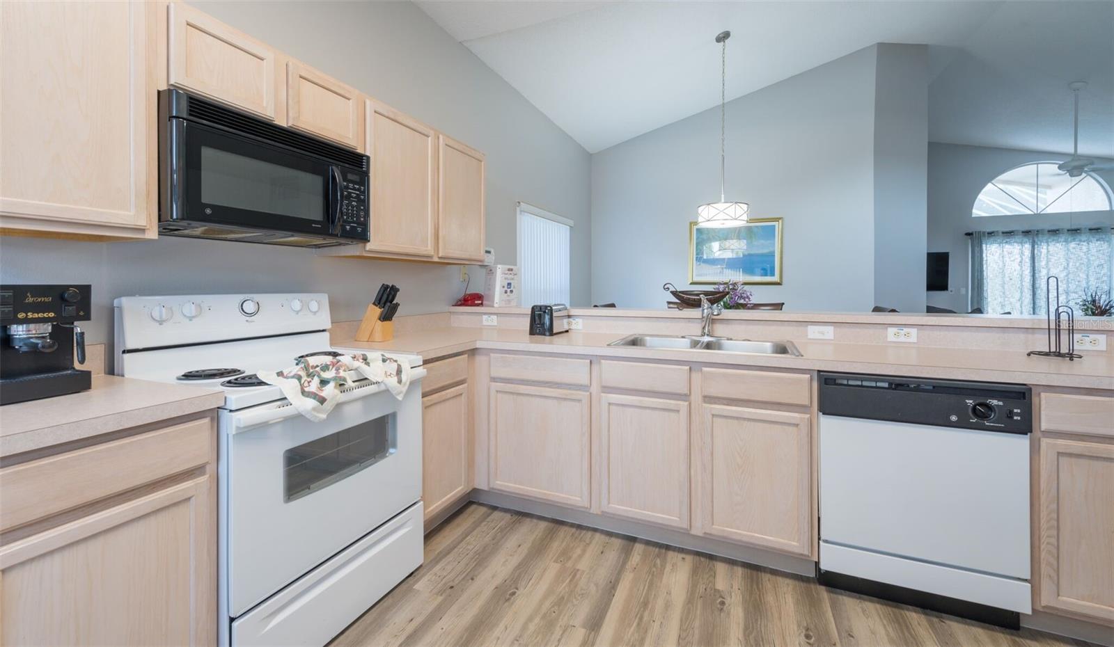 211 AYLESBURY LN, DAVENPORT, FL, 33837