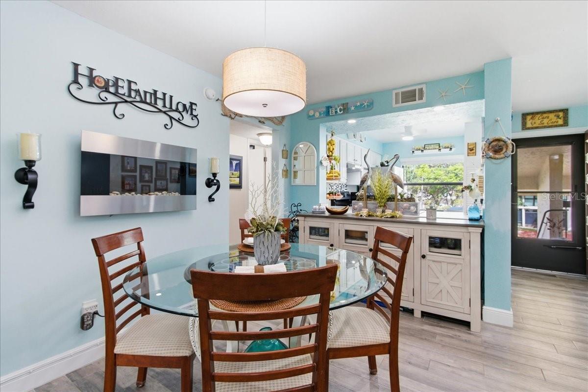 6111 LAKE POINTE DR #202, ORLANDO, FL, 32822