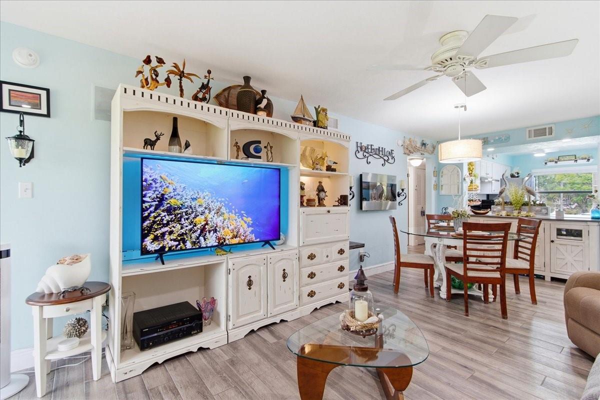 6111 LAKE POINTE DR #202, ORLANDO, FL, 32822