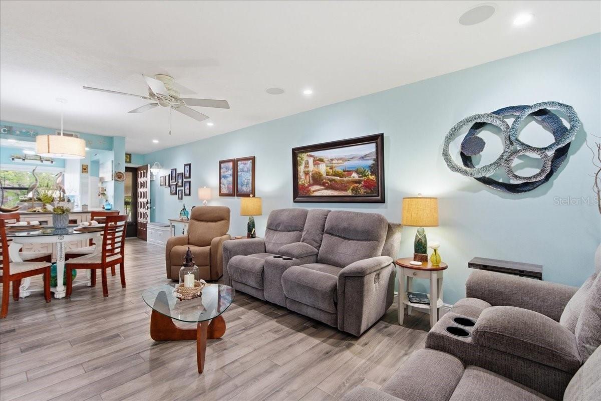 6111 LAKE POINTE DR #202, ORLANDO, FL, 32822