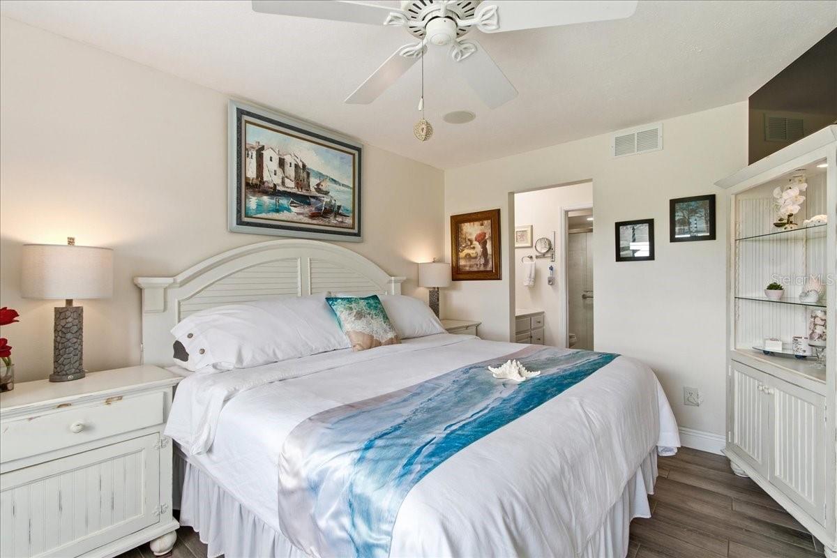 6111 LAKE POINTE DR #202, ORLANDO, FL, 32822