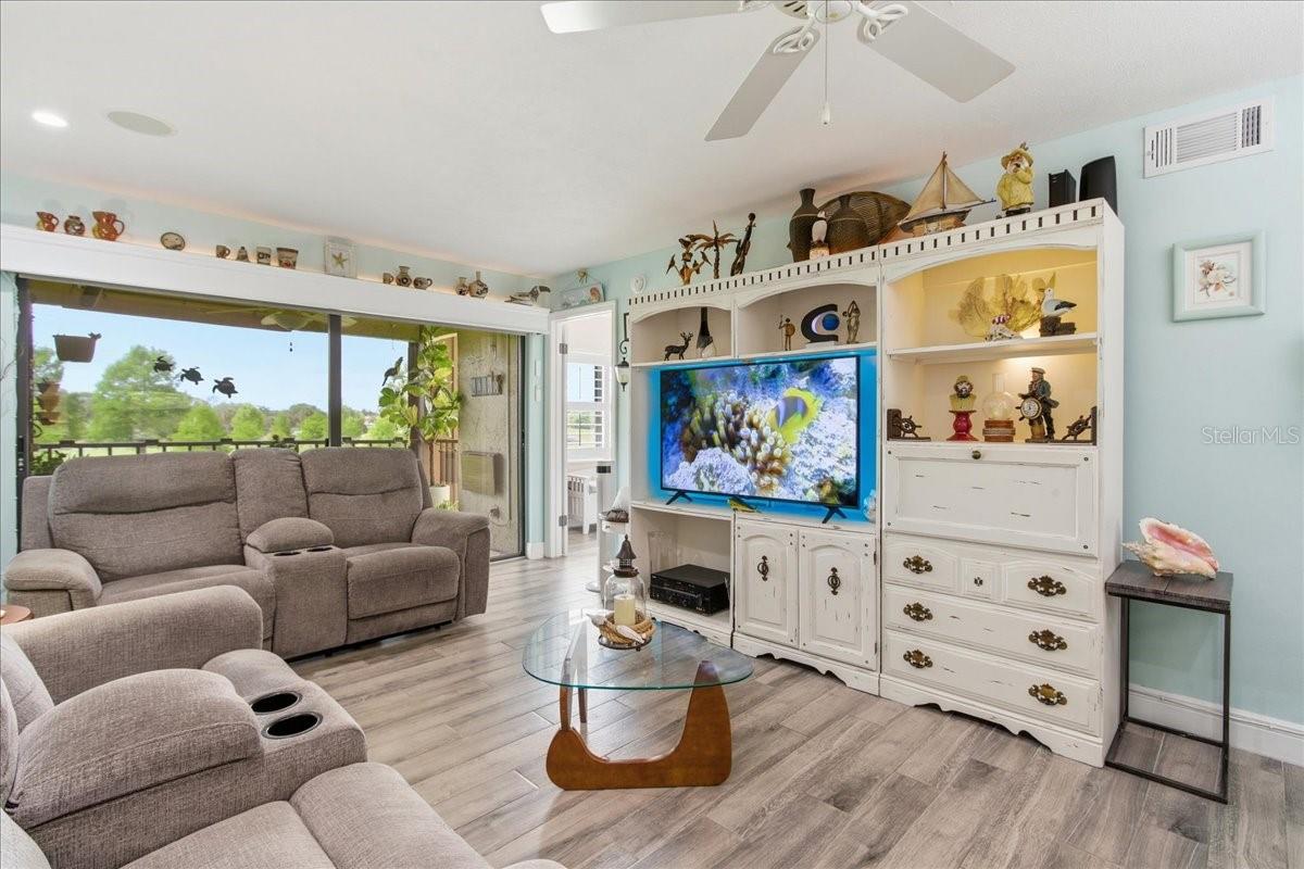 6111 LAKE POINTE DR #202, ORLANDO, FL, 32822