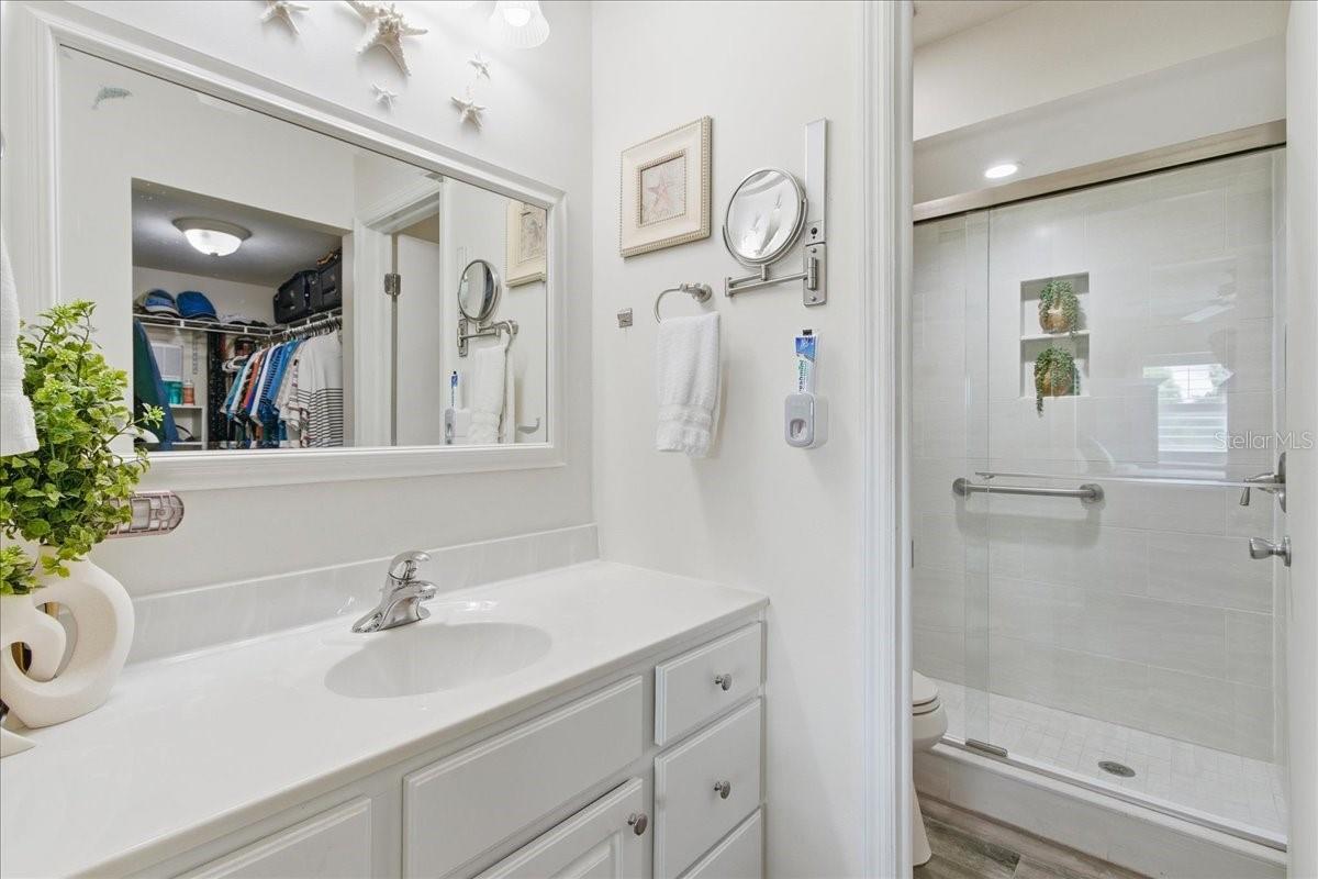 6111 LAKE POINTE DR #202, ORLANDO, FL, 32822