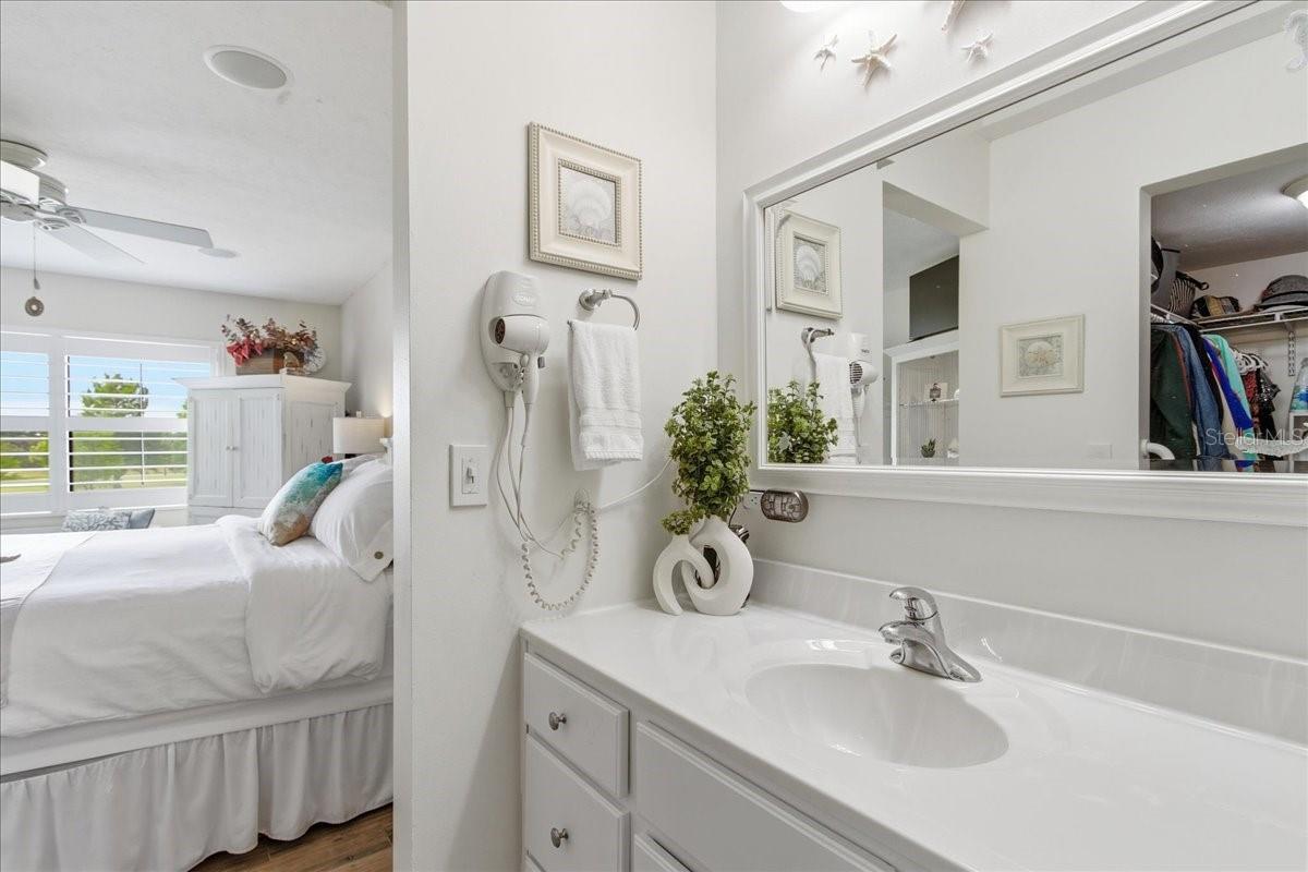 6111 LAKE POINTE DR #202, ORLANDO, FL, 32822