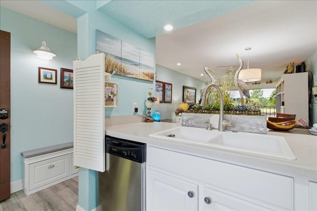 6111 LAKE POINTE DR #202, ORLANDO, FL, 32822