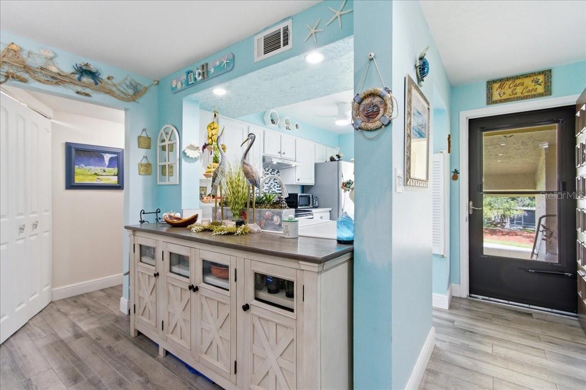 6111 LAKE POINTE DR #202, ORLANDO, FL, 32822