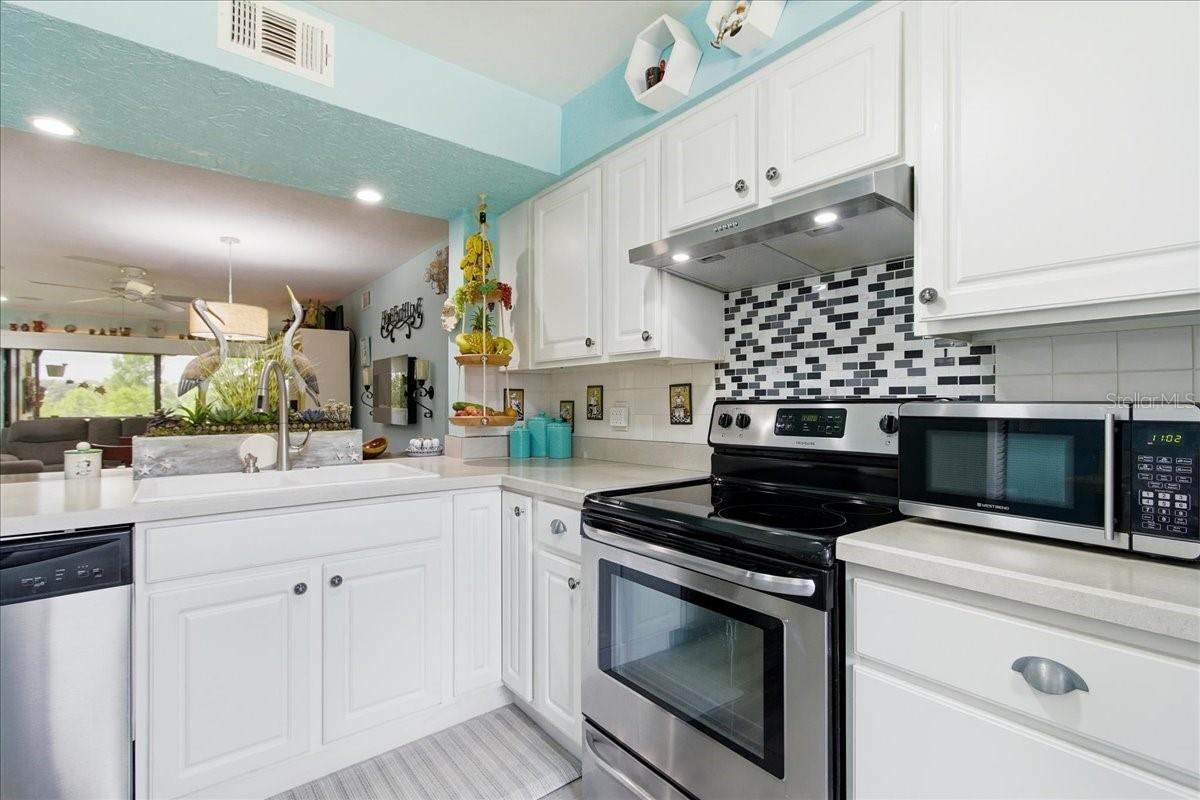 6111 LAKE POINTE DR #202, ORLANDO, FL, 32822