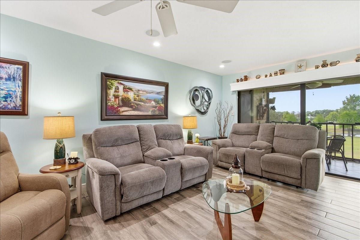 6111 LAKE POINTE DR #202, ORLANDO, FL, 32822