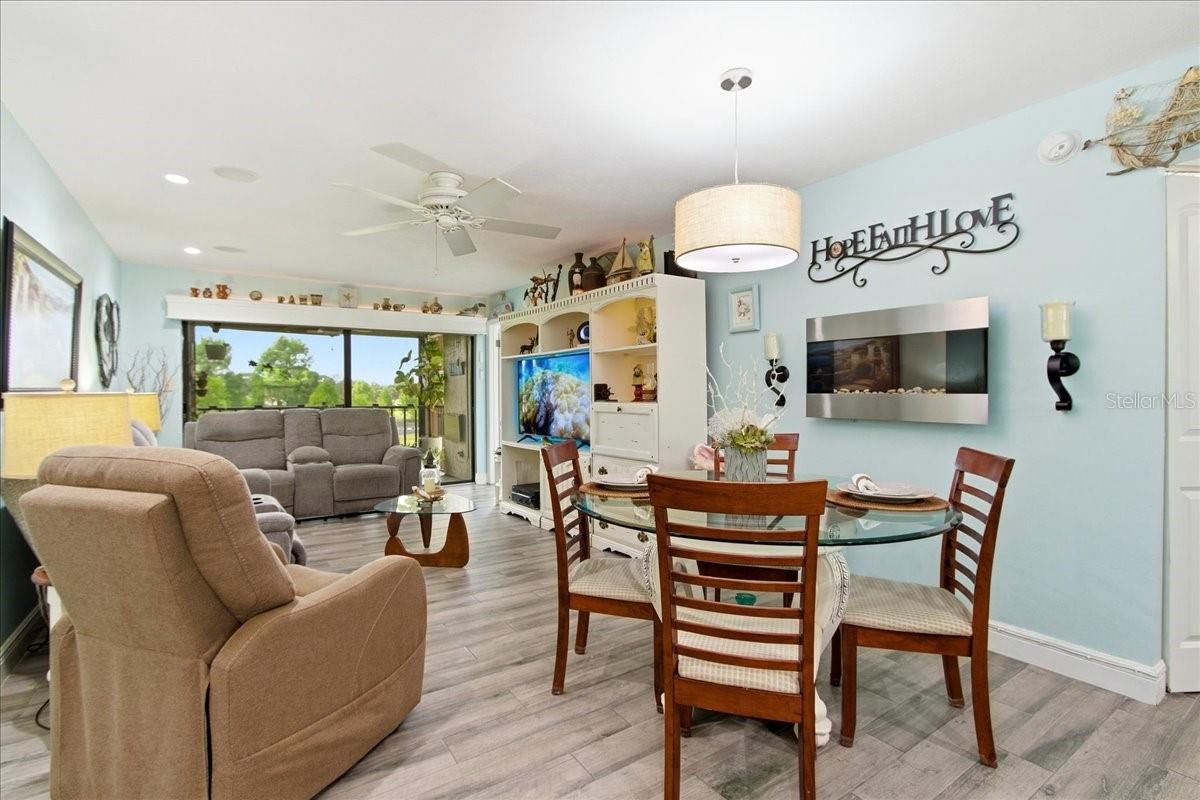 6111 LAKE POINTE DR #202, ORLANDO, FL, 32822