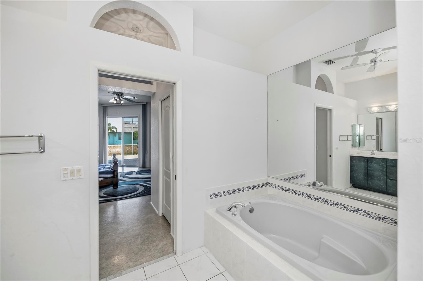 15400 ALCOVE CIR, PORT CHARLOTTE, FL, 33981