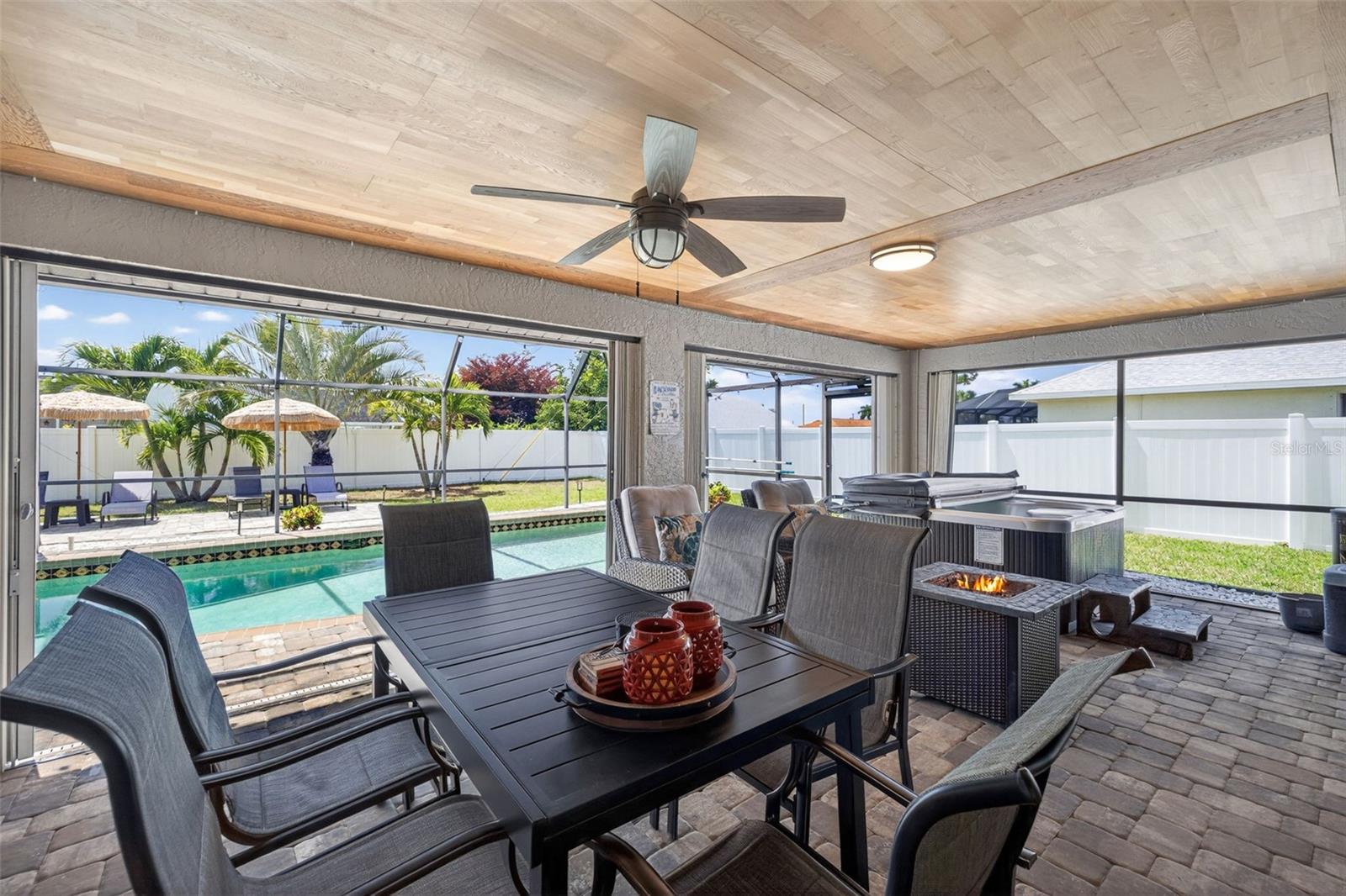 402 SW 37TH LN, CAPE CORAL, FL, 33914
