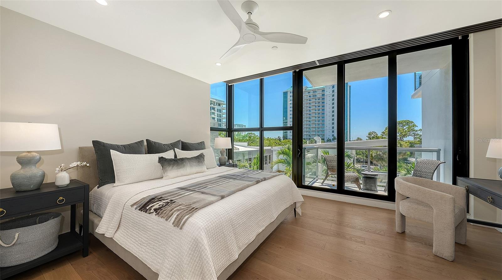 300 S PINEAPPLE AVE #302, SARASOTA, FL, 34236