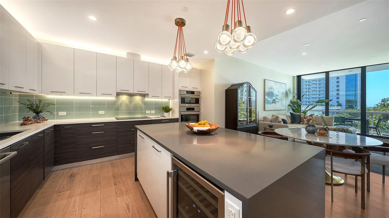300 S PINEAPPLE AVE #302, SARASOTA, FL, 34236