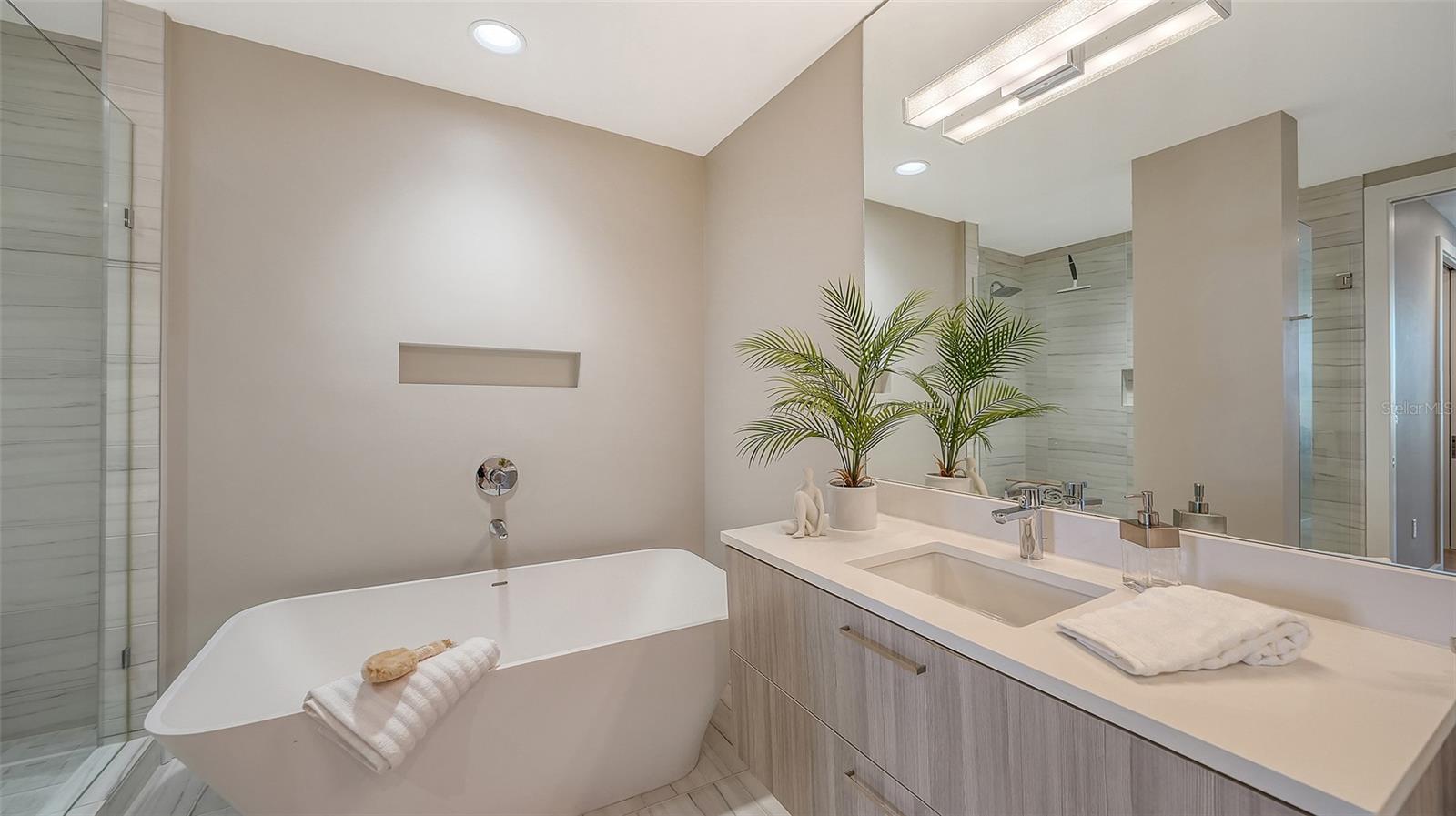 300 S PINEAPPLE AVE #302, SARASOTA, FL, 34236