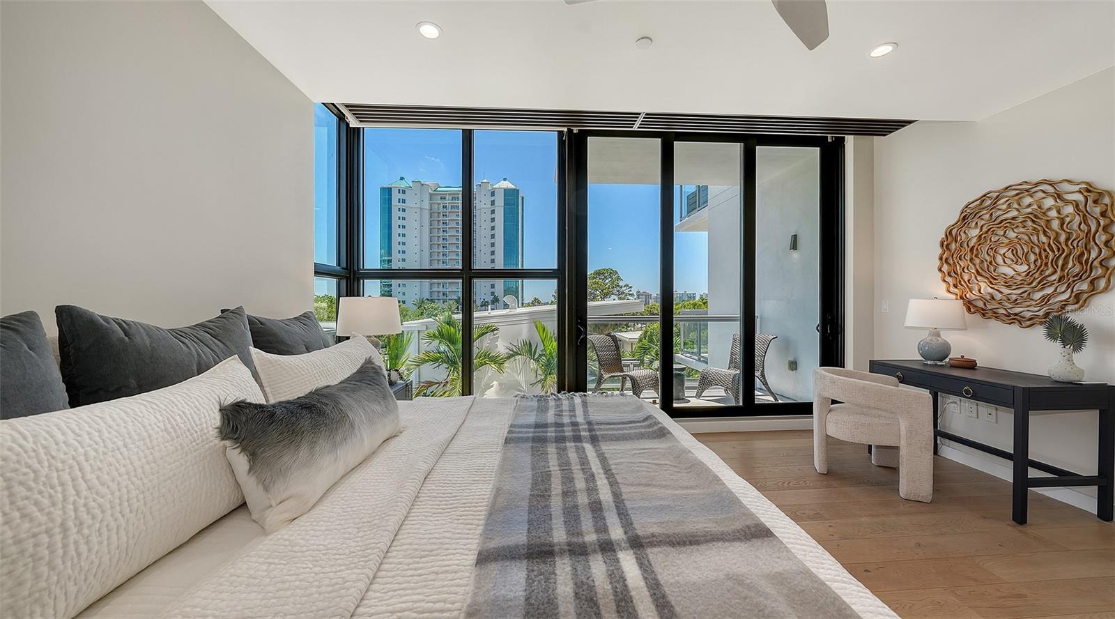 300 S PINEAPPLE AVE #302, SARASOTA, FL, 34236